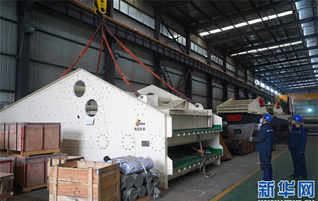 新華社記者報道: 南昌礦機復產復工，大型礦山機械設備發(fā)往東歐