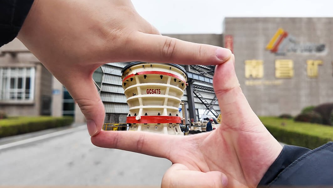 指尖光影 匠造榮光 藏在指縫里的，是中國制造的力量